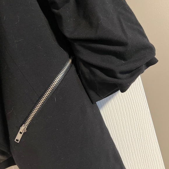 Black Blazer - Picture 4 of 4